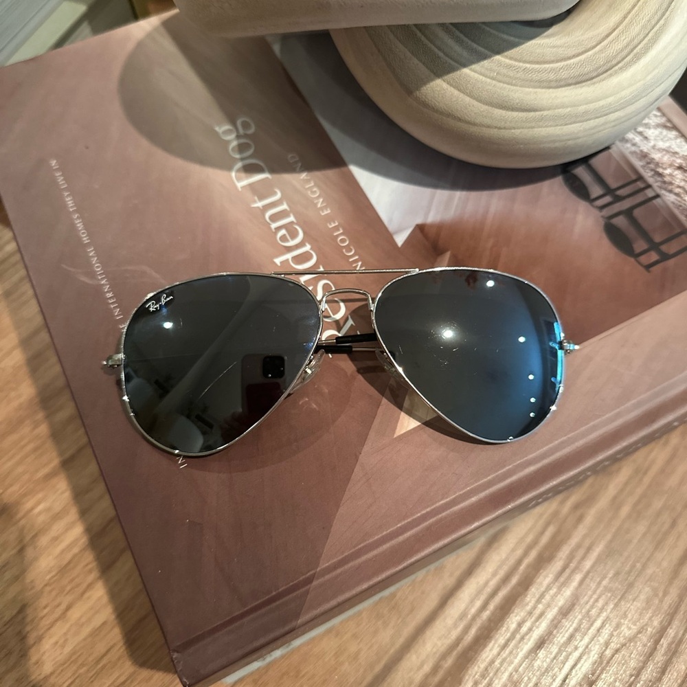 Ray-Ban Black and Silver Aviator Sunglasses